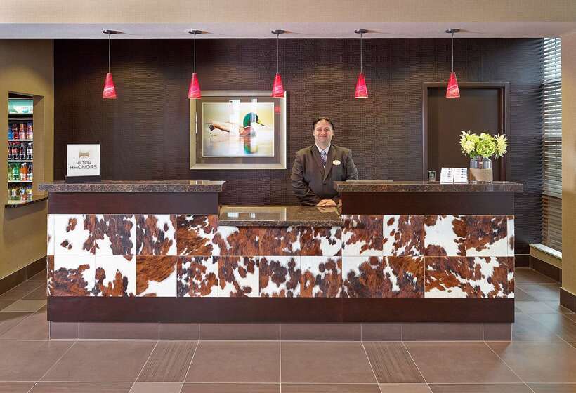 בית מלון כפרי Homewood Suites By Hilton Calgary Airport, Alberta, Canada