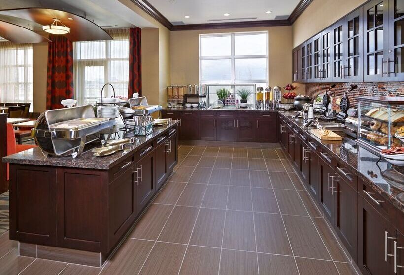 בית מלון כפרי Homewood Suites By Hilton Calgary Airport, Alberta, Canada