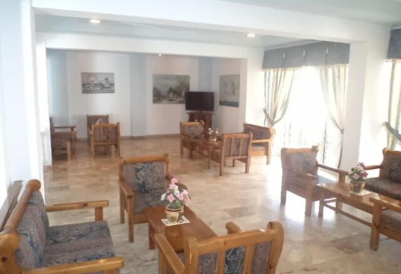 Отель Kamari Bay