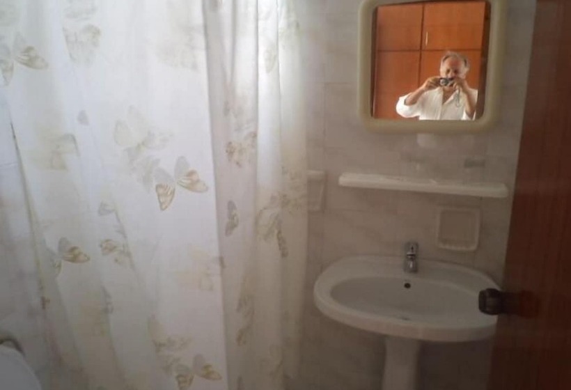 Отель Kamari Bay