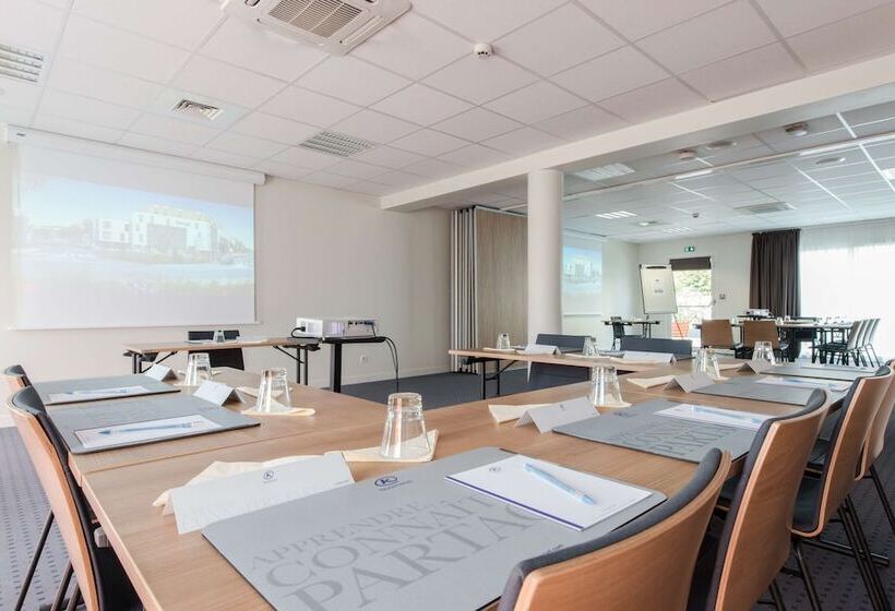 Отель Kyriad La Rochelle Centre  Les Minimes