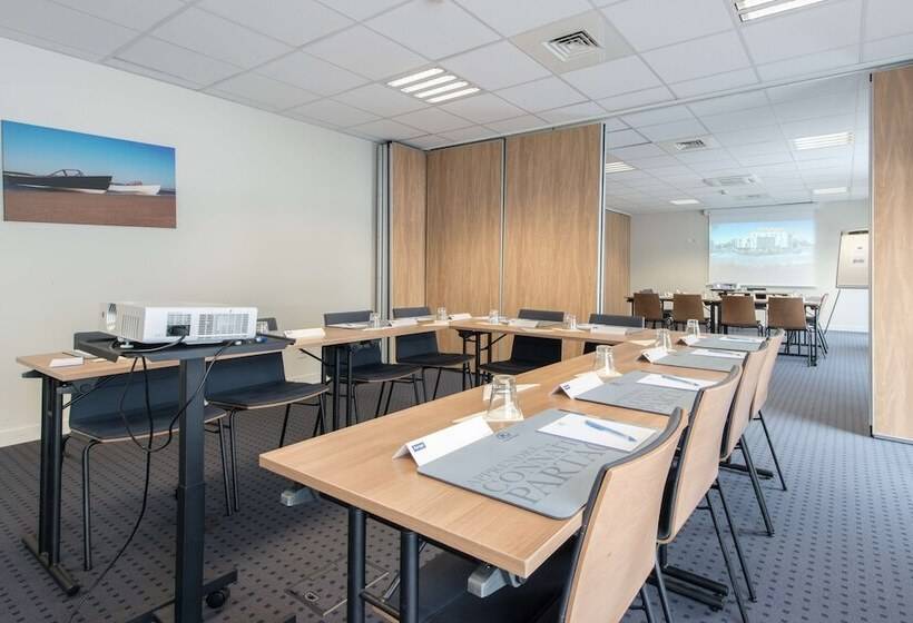 Отель Kyriad La Rochelle Centre  Les Minimes