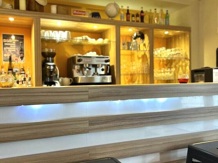 Отель Kyriad La Rochelle Centre  Les Minimes