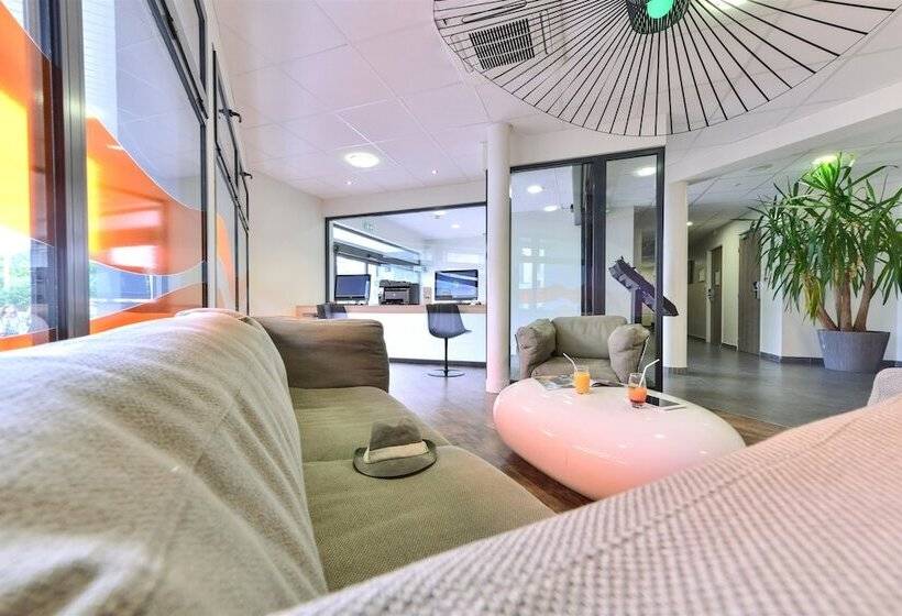 Отель Kyriad La Rochelle Centre  Les Minimes