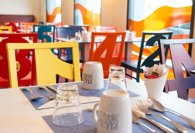 Отель Kyriad La Rochelle Centre  Les Minimes