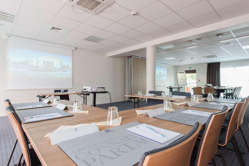 Отель Kyriad La Rochelle Centre  Les Minimes