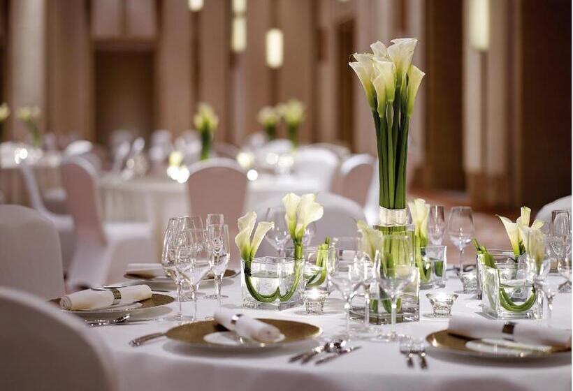 ホテル Langham Place Guangzhou   Walking Distance To Canton Fair & Overseas Buyers Registration Service