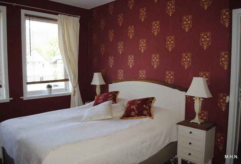 Nordfjord Hotell   Bryggen