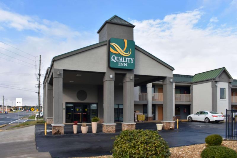 Отель Quality Inn Calhoun North I75