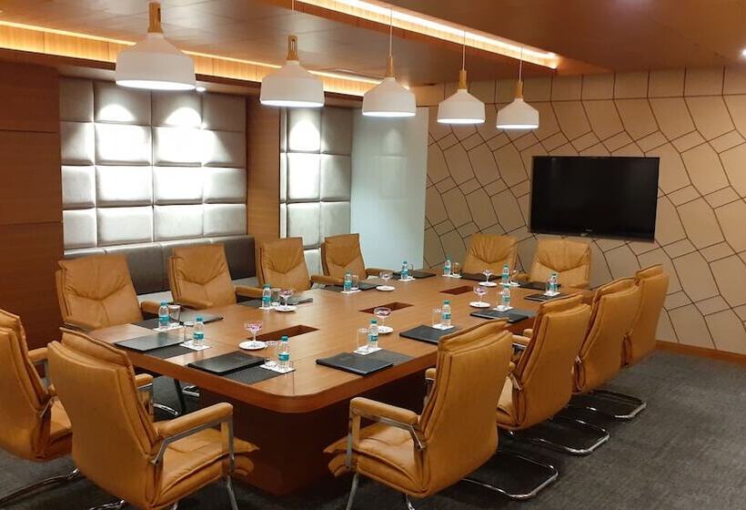 ホテル Ramada By Wyndham Jalandhar City Center