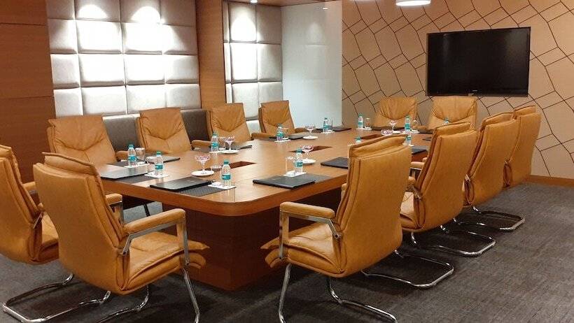 ホテル Ramada By Wyndham Jalandhar City Center