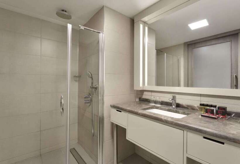 Hotel Ramada Plaza By Wyndham Izmir