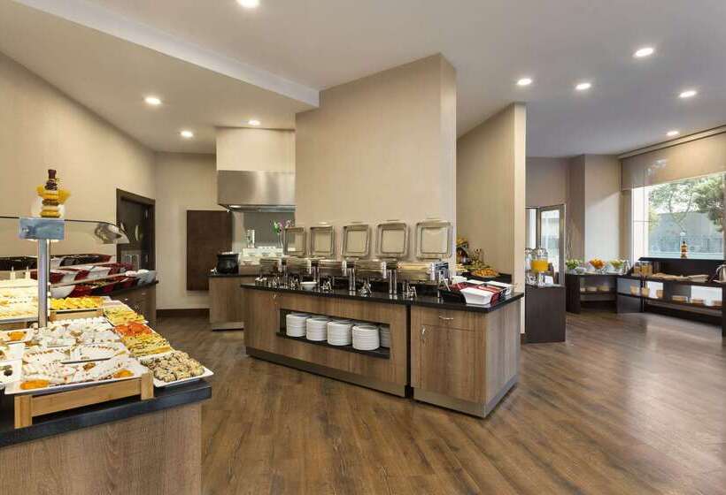 Hotel Ramada Plaza By Wyndham Izmir