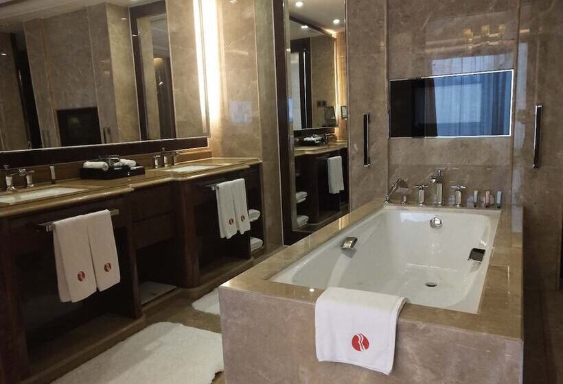 בית מלון כפרי Ramada Plaza Qiandeng Kunshan