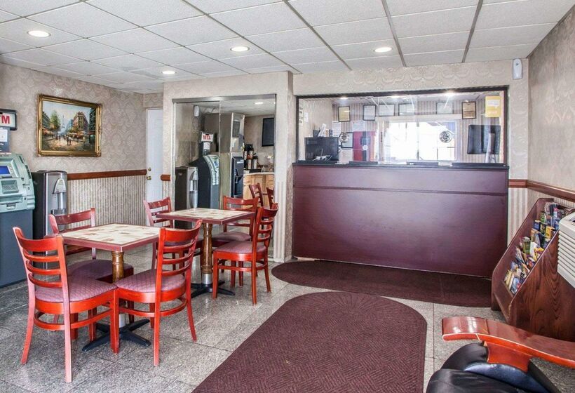 בית מלון כפרי Rodeway Inn