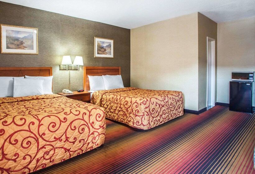 בית מלון כפרי Rodeway Inn