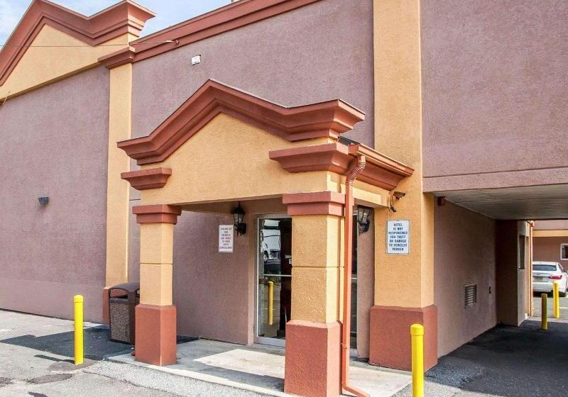 בית מלון כפרי Rodeway Inn