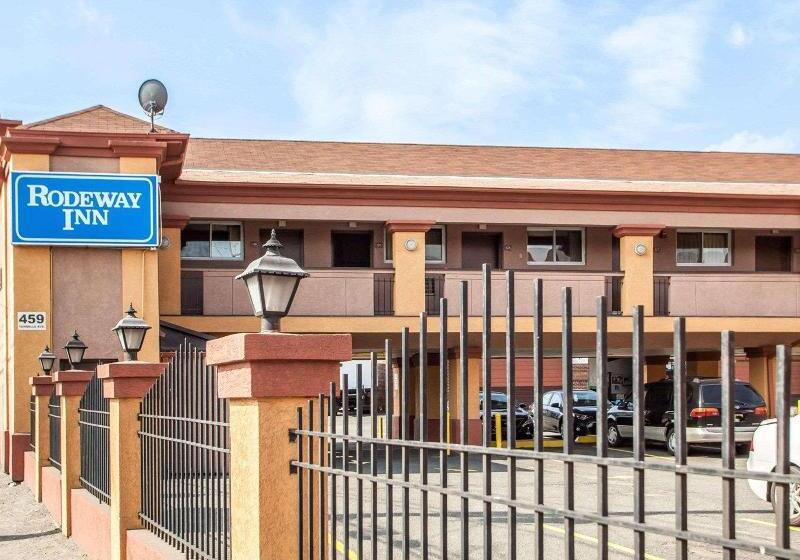 בית מלון כפרי Rodeway Inn