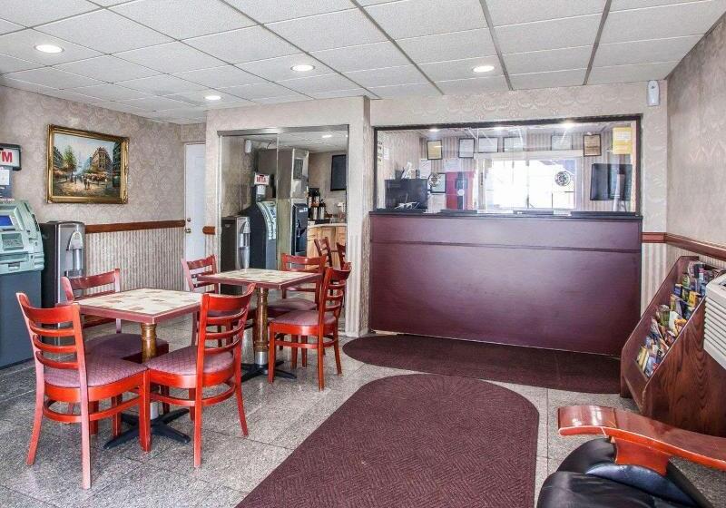 בית מלון כפרי Rodeway Inn