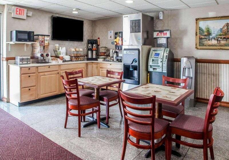 בית מלון כפרי Rodeway Inn