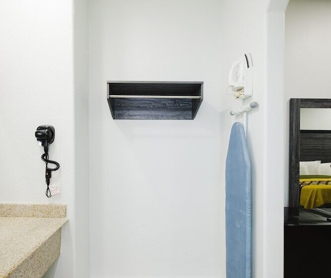 בית מלון כפרי Sapphire Inn And Suites