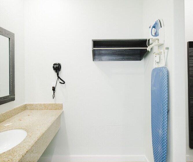 ホテル Sapphire Inn And Suites