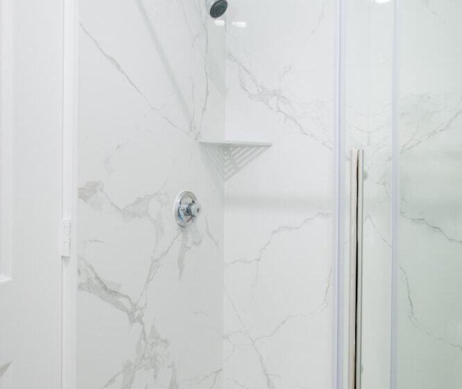 ホテル Sapphire Inn And Suites