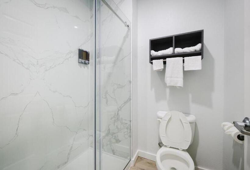 ホテル Sapphire Inn And Suites