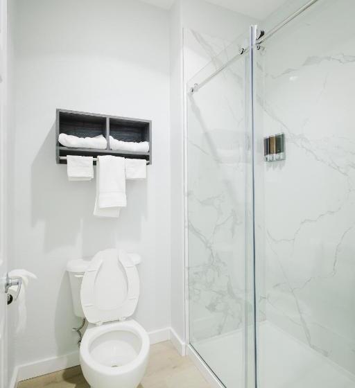 ホテル Sapphire Inn And Suites