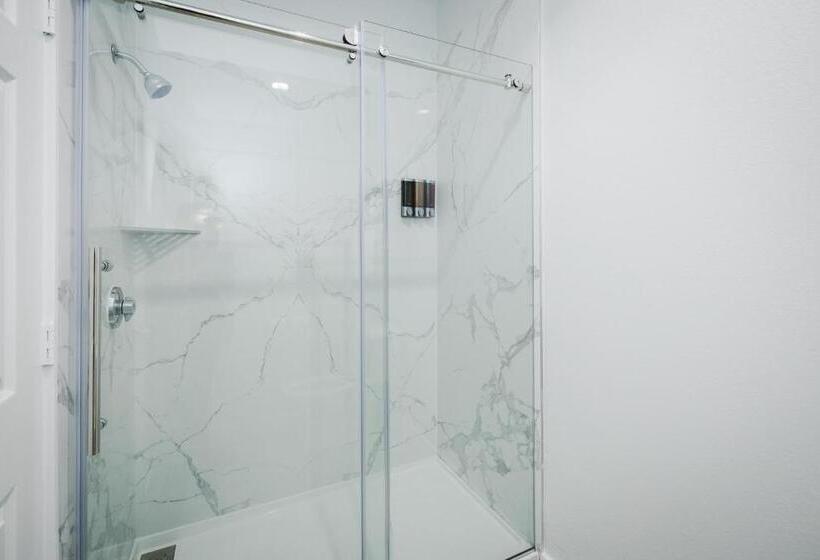 בית מלון כפרי Sapphire Inn And Suites