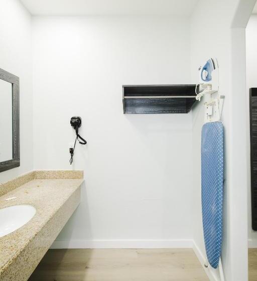 בית מלון כפרי Sapphire Inn And Suites