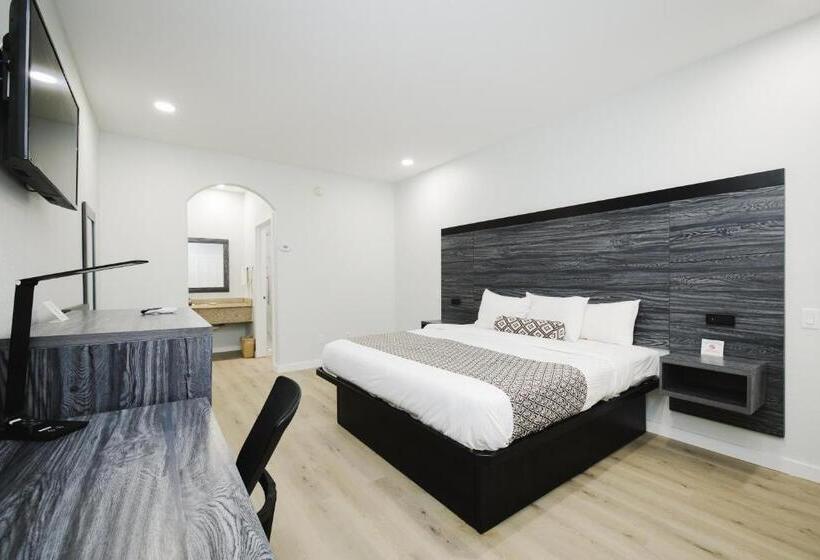 ホテル Sapphire Inn And Suites