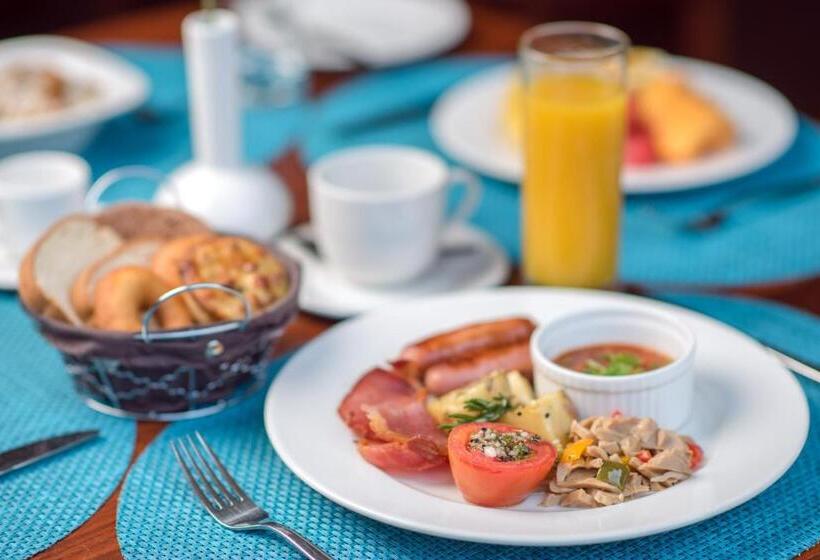 Sea Cliff Court Hotel & Luxury Apartments