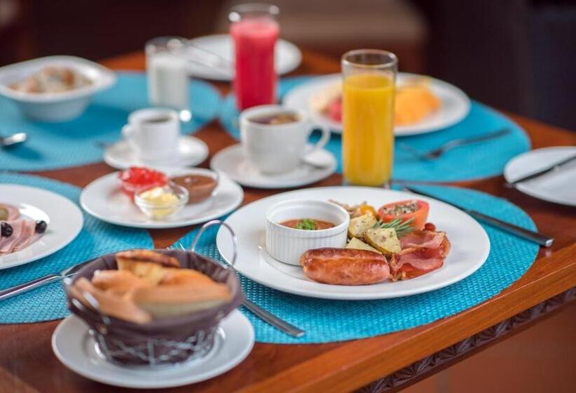 Sea Cliff Court Hotel & Luxury Apartments