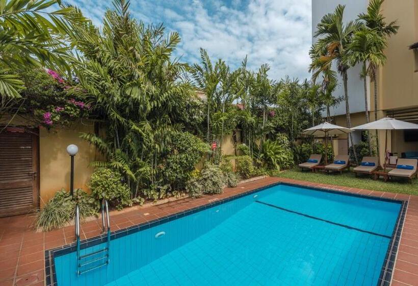 Sea Cliff Court Hotel & Luxury Apartments