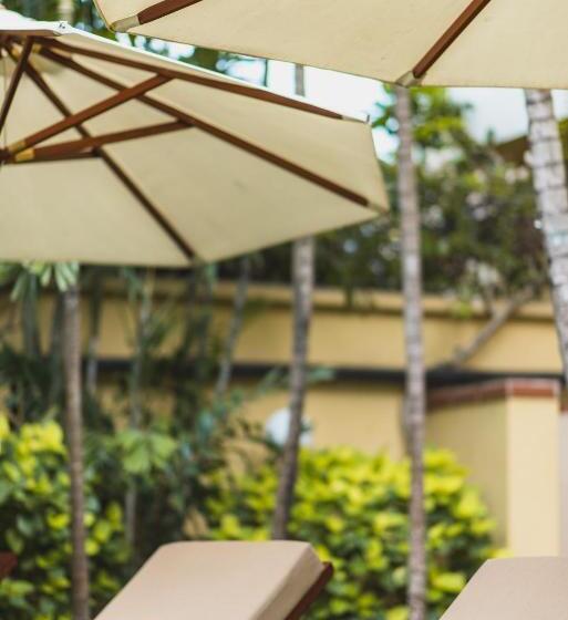 Sea Cliff Court Hotel & Luxury Apartments