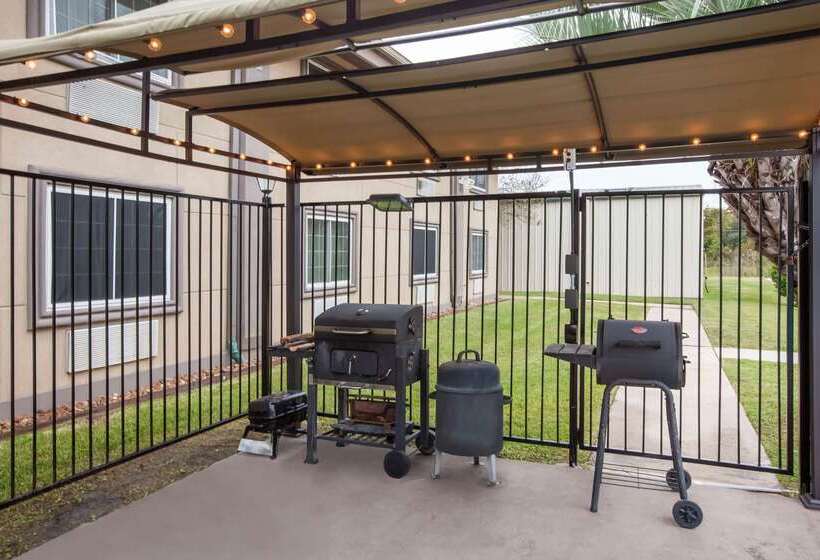 호텔 Super 8 By Wyndham Beaumont I 10 College St