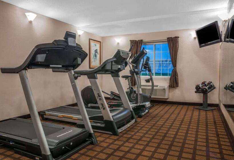 Отель Super 8 By Wyndham Beaumont I 10 College St