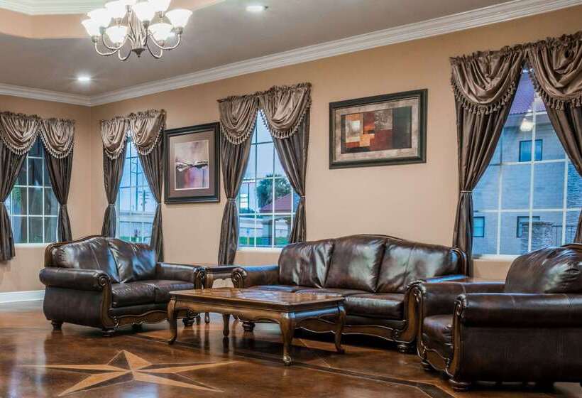 Отель Super 8 By Wyndham Beaumont I 10 College St