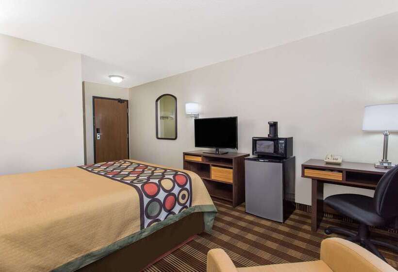 فندق Super 8 By Wyndham Eau Claire I94