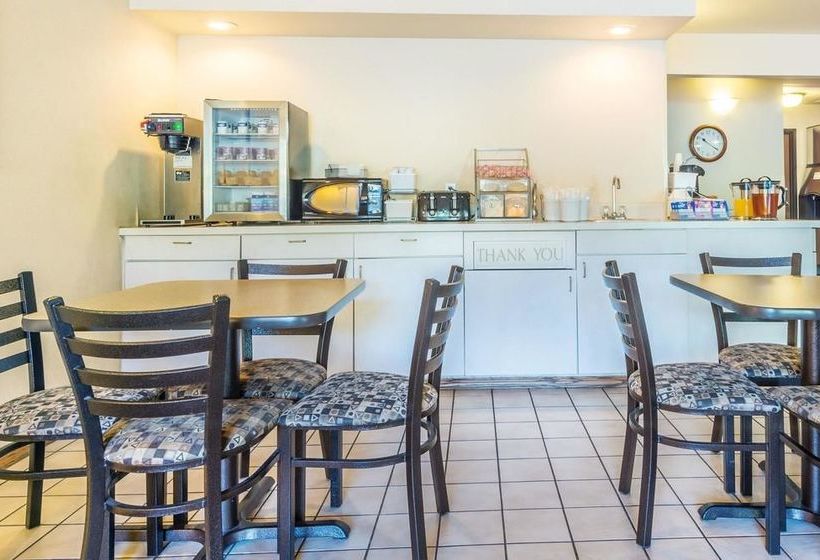 בית מלון כפרי Super 8 By Wyndham Louisa