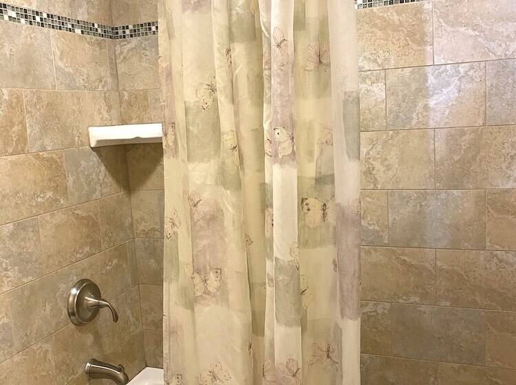 בית מלון כפרי Tahoe Lakeshore Lodge & Spa