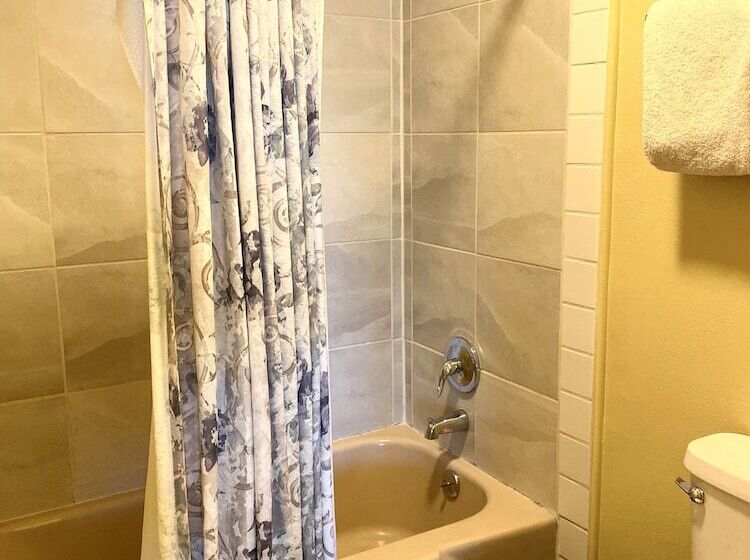 בית מלון כפרי Tahoe Lakeshore Lodge & Spa