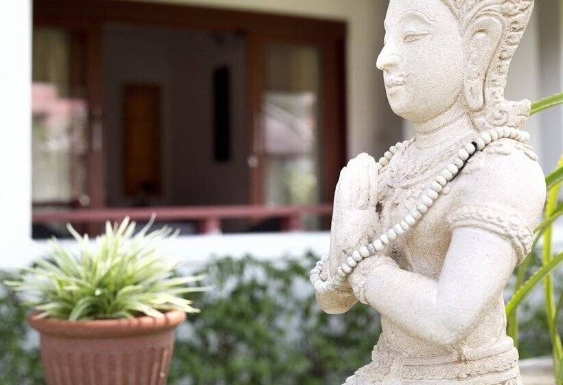 ホテル The Cosy Maenam Beach Resort