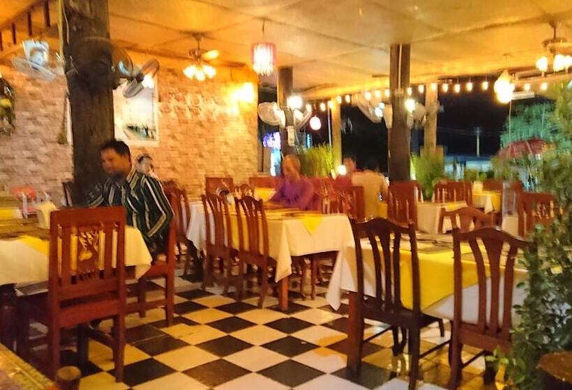 호텔 The Krabi Forest Homestay