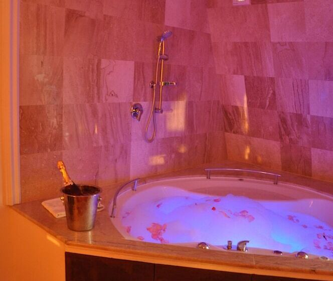 Отель Vigo Grand