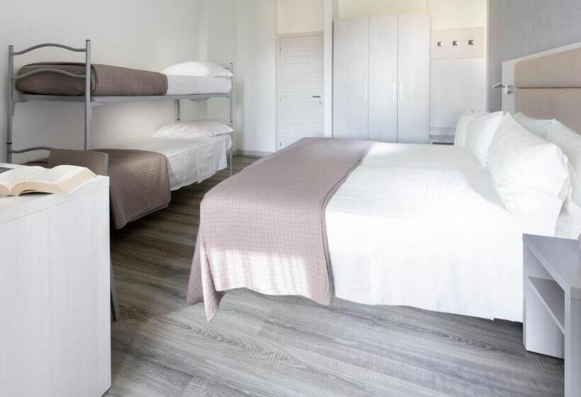 ホテル Zanarini In Centro A Riccione