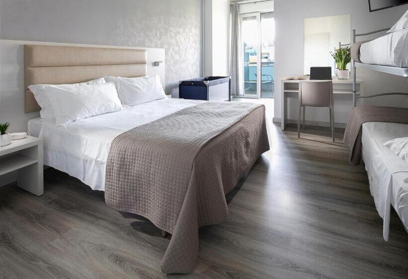 ホテル Zanarini In Centro A Riccione