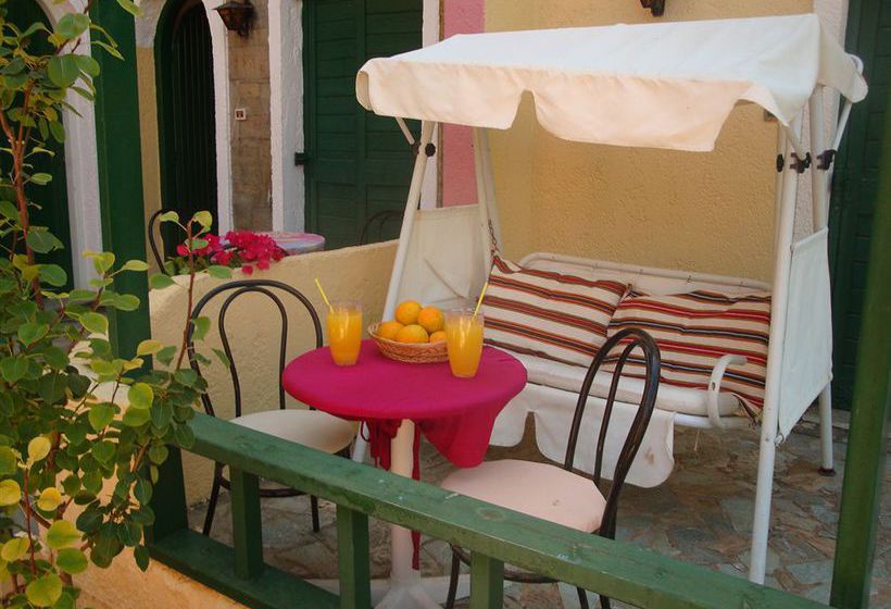 Maria Flora Apartments