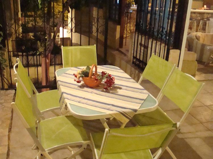 Maria Flora Apartments